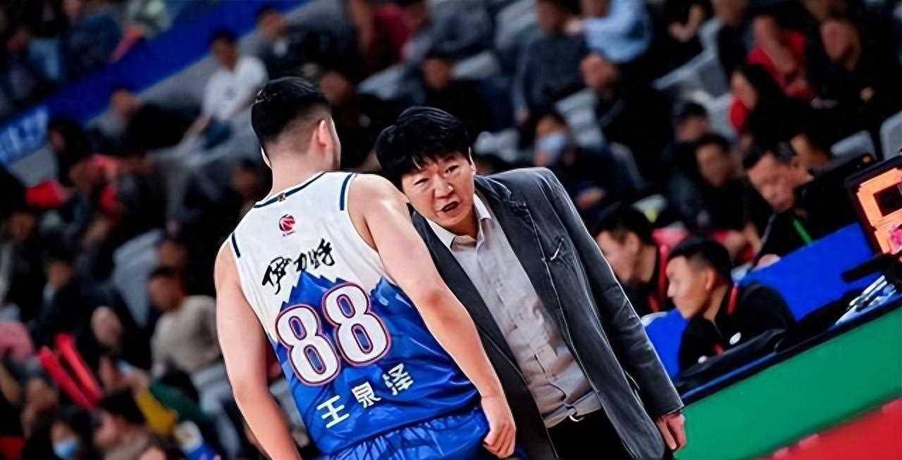 沙尔克遭受惨败，主力球员备受质疑